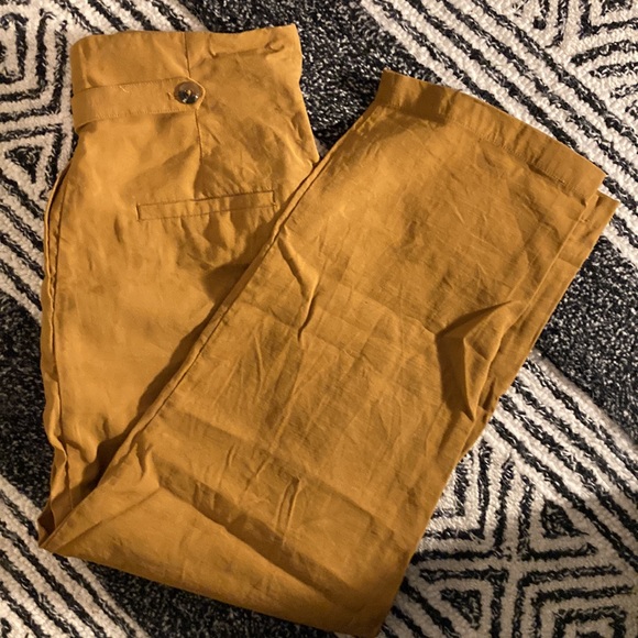 who what wear cinched high waist paper bag pants. Size 8, fits like a 6. - Picture 3 of 3